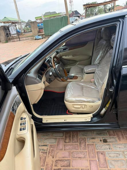 A picture of Lexus ES 330 06 direct Toks standard Am the owner