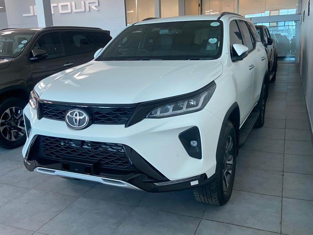 A picture of TOYOTA FORTUNER NEW