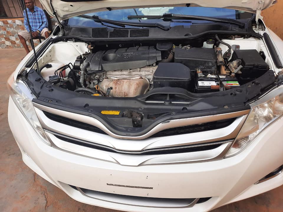 A picture of 2013 Toyota venza