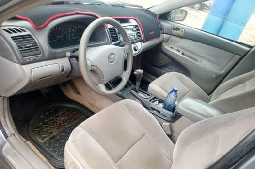 A picture of 2004 Toyota Camry