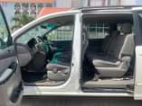 A picture of 2004 model Toyota sienna 3.2million