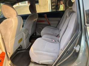 A picture of Toyota Highlander 2008 in perfect condition Ac gear and Engine