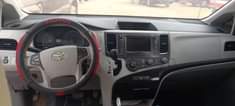 A picture of Toyota Sienna 2010.