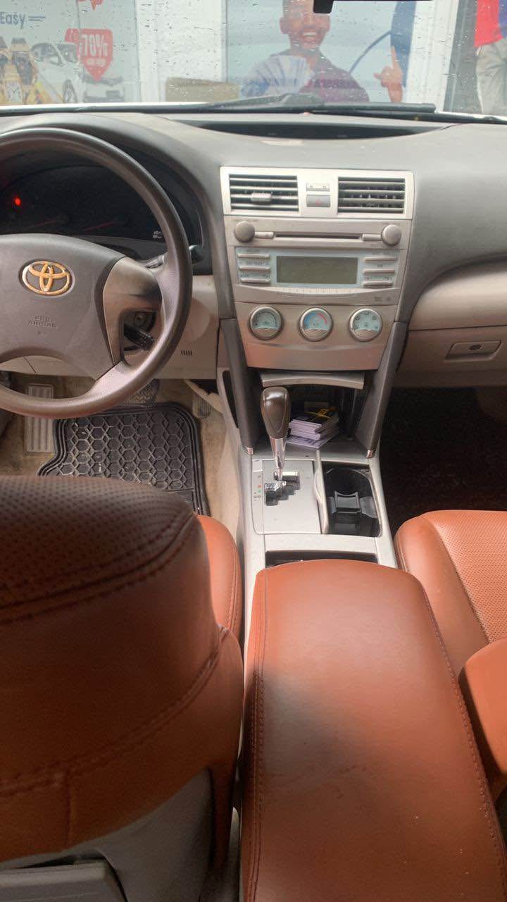 A picture of Toyota Camry 07.