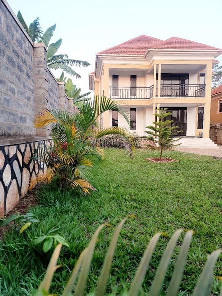 A picture of FLAT HOUSE FOR SALE KITENDE KITOVU ENTEBBE ROAD 4BEDROOMS SEATING