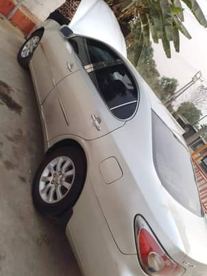 A picture of Es 300 2004 model