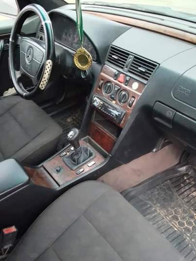 A picture of Mercedes benz C180 manual gear Absolutely nothing to fix Location