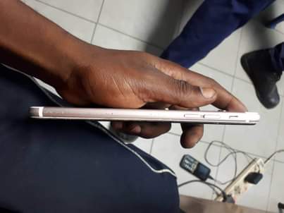 A picture of Iphone 6s plus GB 64