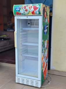 A picture of MR UK DISPLAY FRIDGE EXCELLENT CONDITION 202LITRES Bei 580000 Delivery