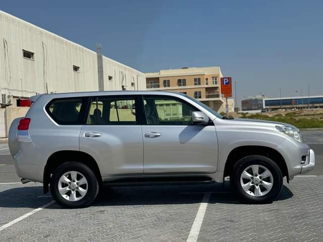 A picture of Toyota Prado 2012 gcc v4 TxL watsapp 0551513562