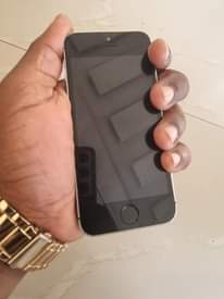 A picture of Iphone sE