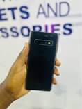 A picture of Samsung S10 plus