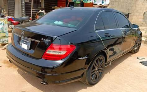 A picture of Owner is relocating he need money Urgently for this Benz