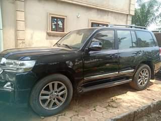 A picture of Toyota land cruiser upgraded
