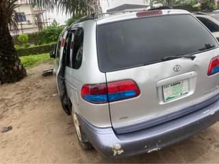 A picture of Toyota Sienna 02