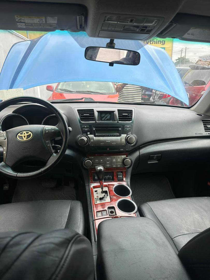 A picture of Toyota Highlander 2009