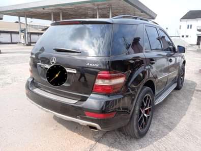 A picture of Mercedes Benz ML350 This Nigeria used Mercedes Benz is for