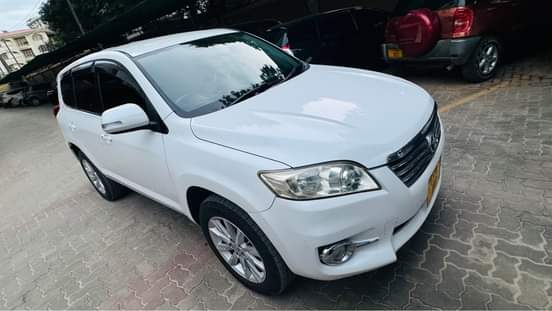 A picture of Toyota Vanguard 2011 model for sale