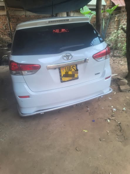 A picture of Toyota wish 2010