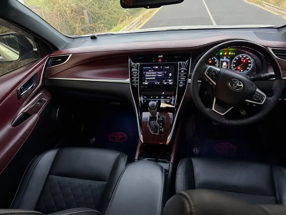 A picture of TOYOTA HARRIER ANACONDA