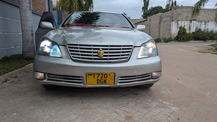 A picture of Toyota crown Kali