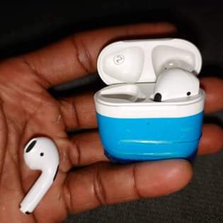 A picture of Earpods