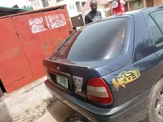 A picture of 2000 Nissan sunny 2000 Navy blue