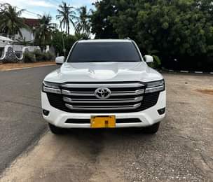 A picture of Car for sale price 340 call 0715100028