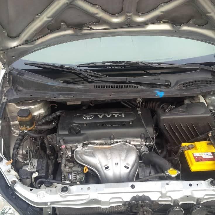 A picture of 2005 Toyota picnic