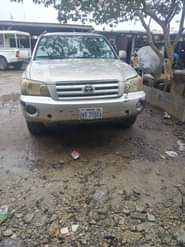 A picture of Toyota highLander 2003 model Jeep engine and gear ok ac