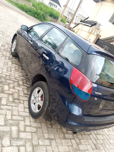 A picture of Toyota Matrix 04
