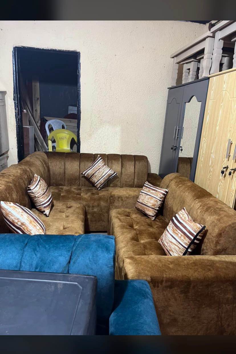 A picture of We buy and sell all things Dukora Ibikoresho byomunzu tukanabigurisha