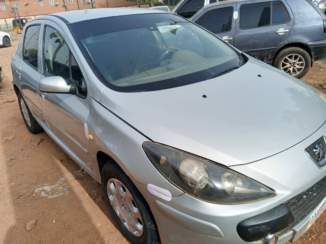 A picture of 307 Peugeot