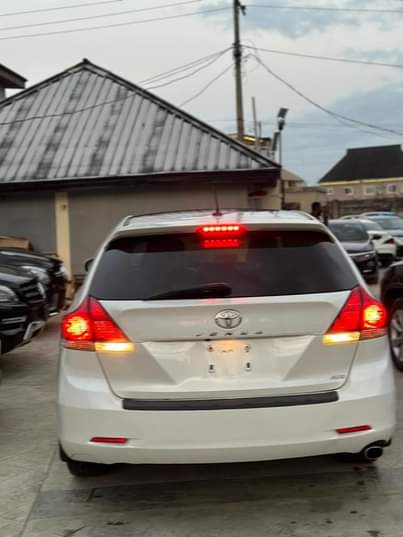 A picture of 2010 foreign used Toyota venza