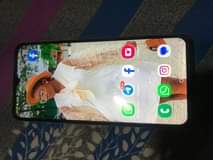 A picture of Samsung A32 and Iphone 7plus