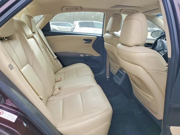 A picture of 2013 Toyota avalon xle premium