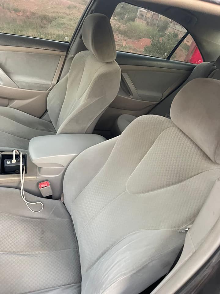 A picture of Neatly used 08 Toyota Camry v4