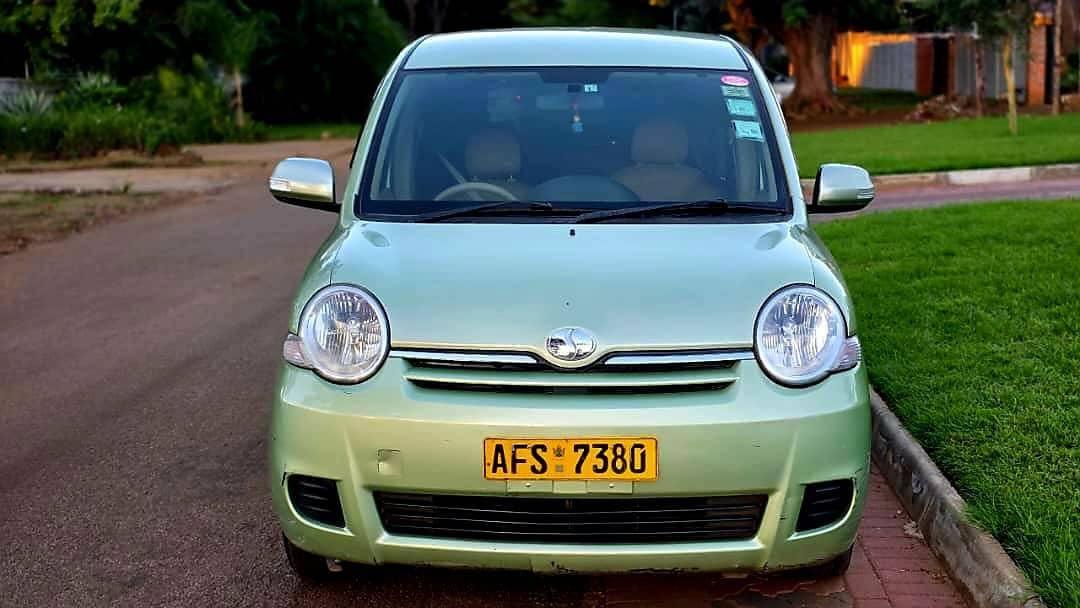 used toyota sienta