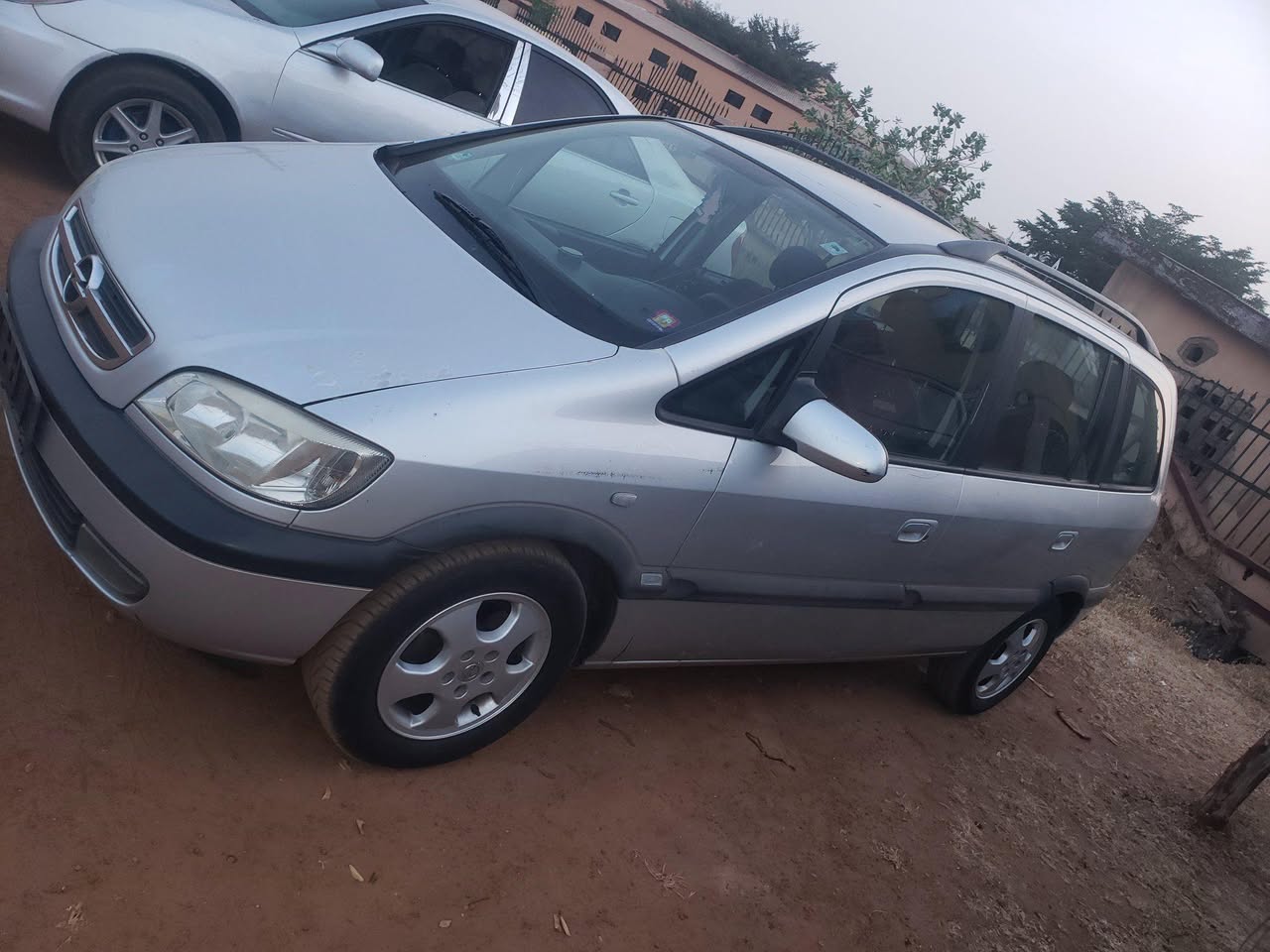 A picture of Opel safira