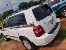 A picture of Sharp Toyota Highlander 2004 up for sale buy drive with