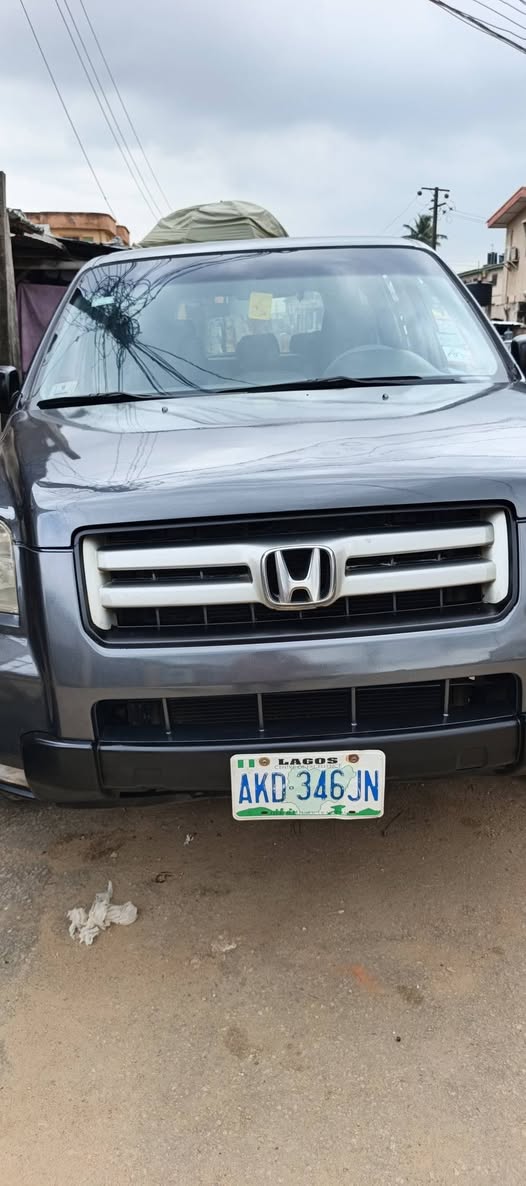 A picture of Honda pilot