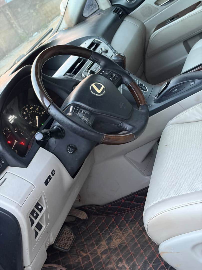 A picture of 2010 LEXUS RX350