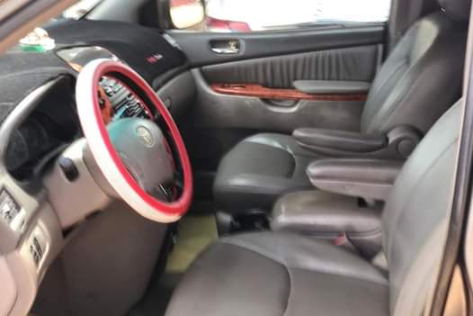 A picture of 2006 Toyota sienna