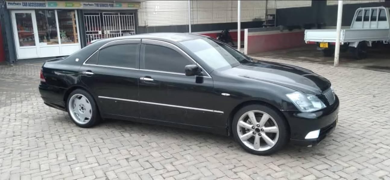 A picture of Toyota crown athlete