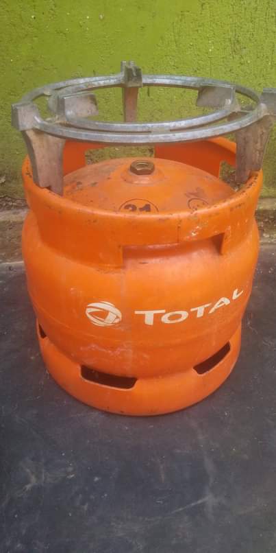 A picture of 6kg empty gas cylinder at 110k call 0740407541