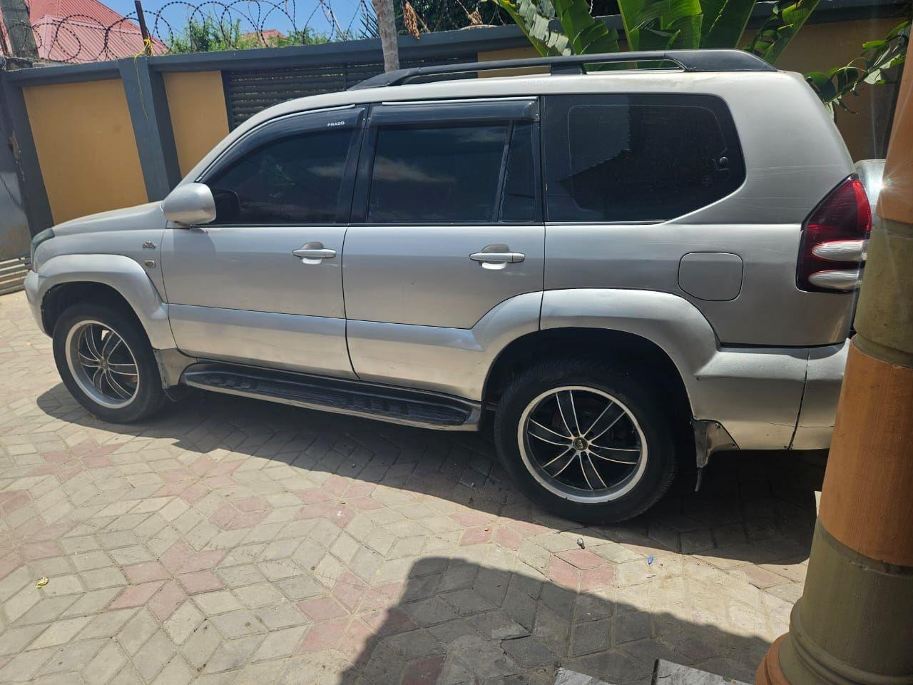 A picture of TOYOTA PRADO 120
