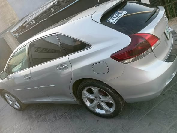 A picture of 2010 Toyota Venza V6 10 5M