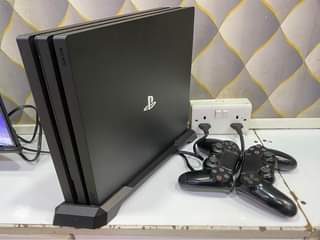 A picture of Sony PlayStation 4 pro 1tb internal memory at 900k Call