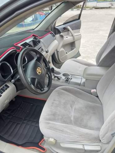 A picture of Toyota Highlander For Sale Flashed Engine 100 Gear 100 Interior