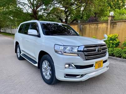A picture of TOYOTA LAND CRUISER V8 0789200764 0757455444